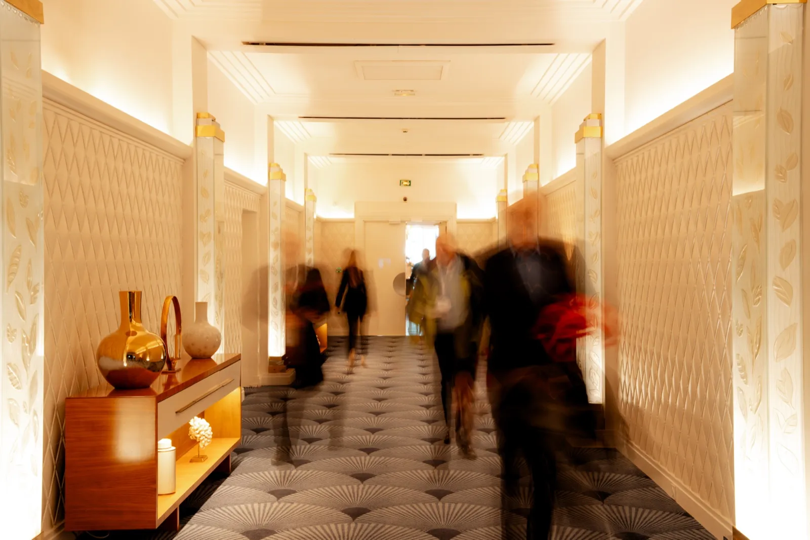 Le couloir de l'hôtel Martinez à Cannes pendant l'événement Honeywell